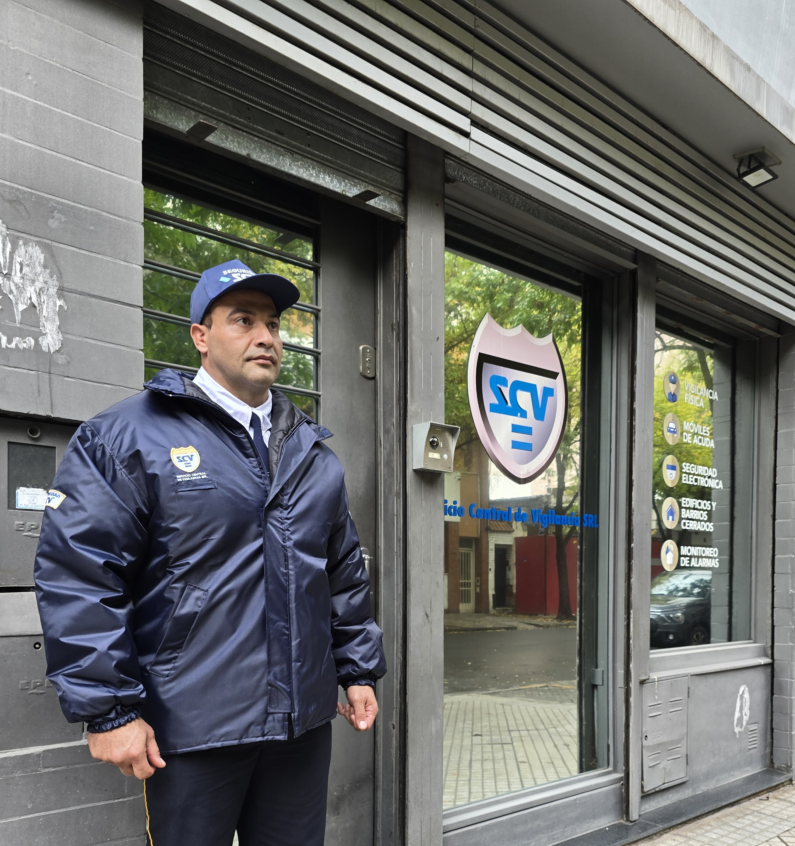 Personal de seguridad con campera